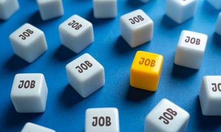 女網友問監所、警察推薦哪一個？掀兩派網友議論